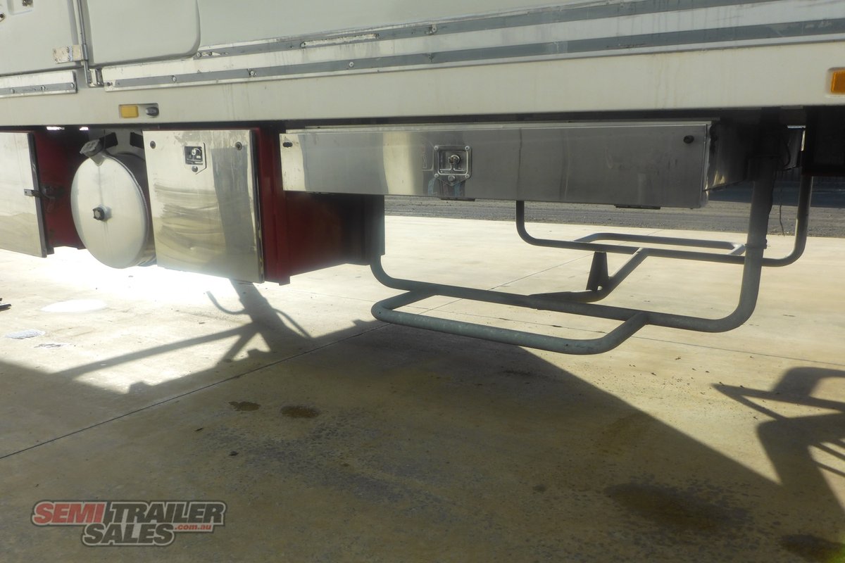 03/2010 FTE 22 PALLET REFRIGERATED PANTECH WITH MEAT RAILS