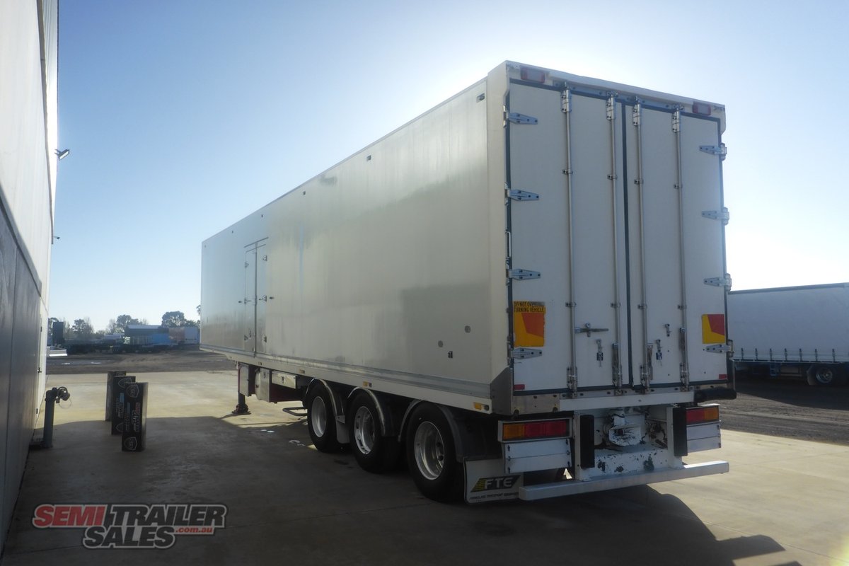 03/2010 FTE 22 PALLET REFRIGERATED PANTECH WITH MEAT RAILS