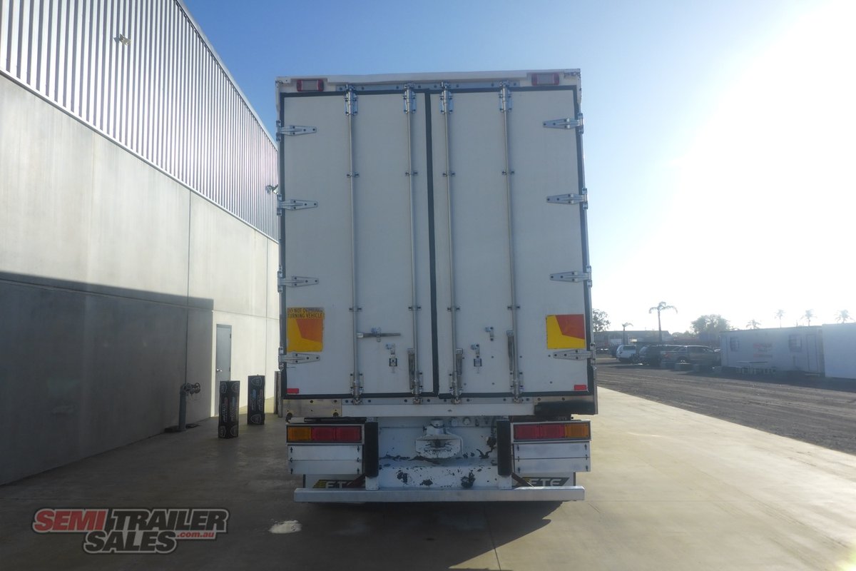 03/2010 FTE 22 PALLET REFRIGERATED PANTECH WITH MEAT RAILS
