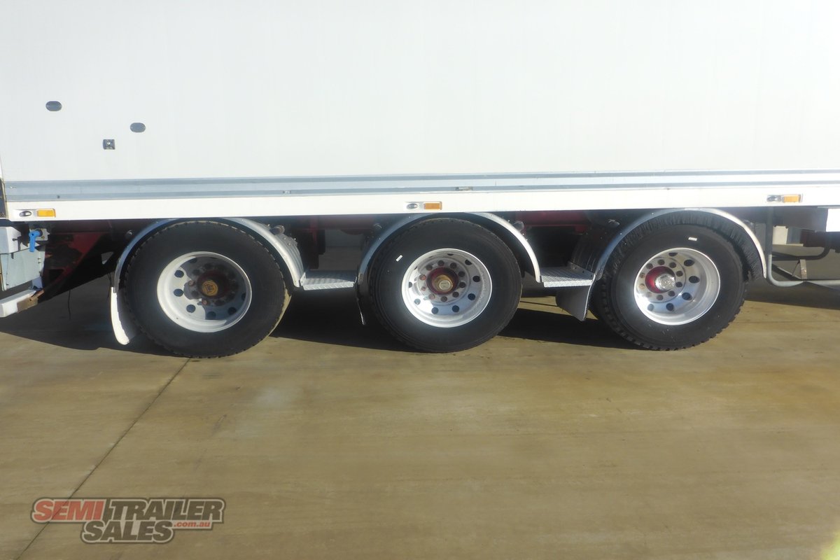 03/2010 FTE 22 PALLET REFRIGERATED PANTECH WITH MEAT RAILS