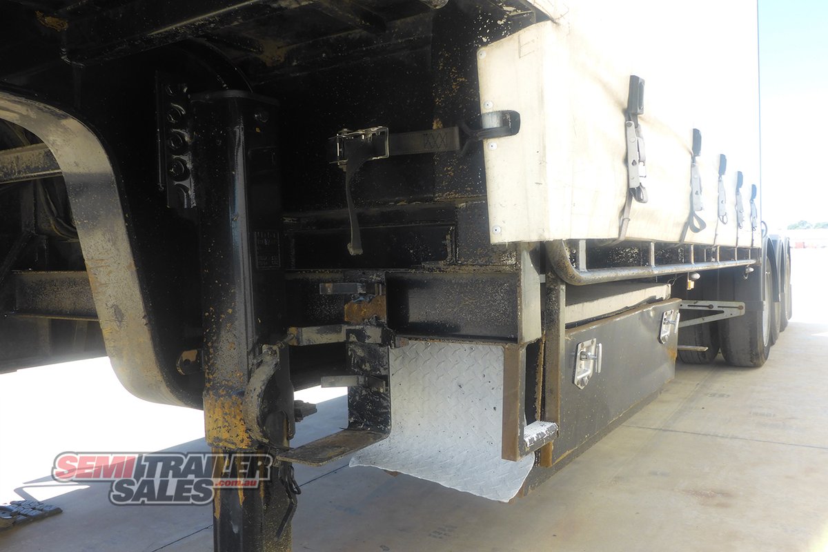 VAWDREY CURTAINSIDER TRAILER