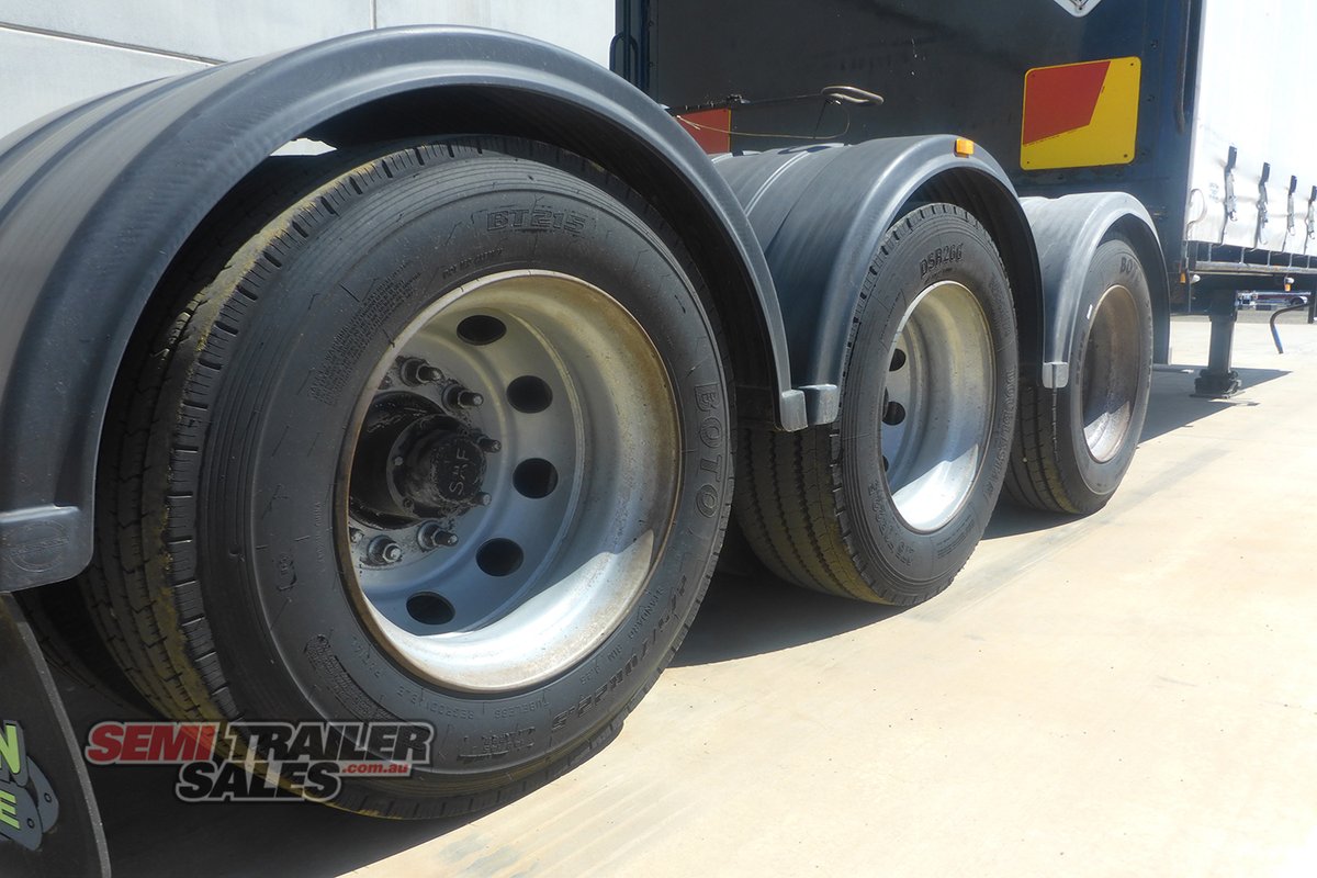VAWDREY CURTAINSIDER TRAILER