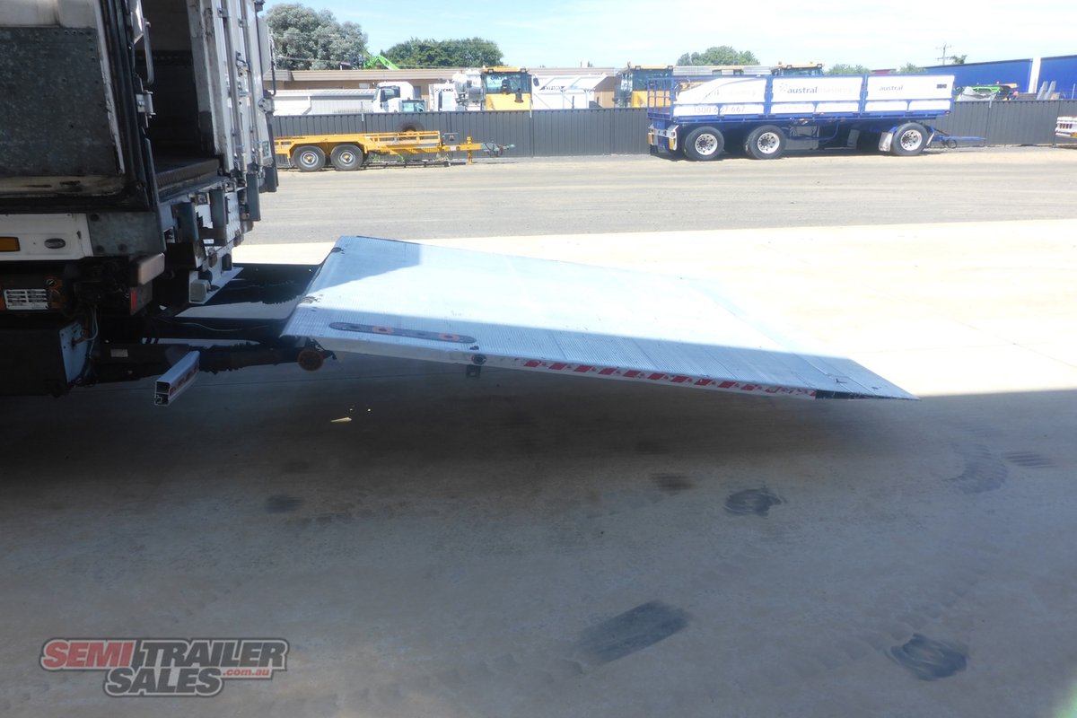 05/ 1998 FTE 22 PALLET REFRIGERATED PANTECH WITH TAILGATE LOADER