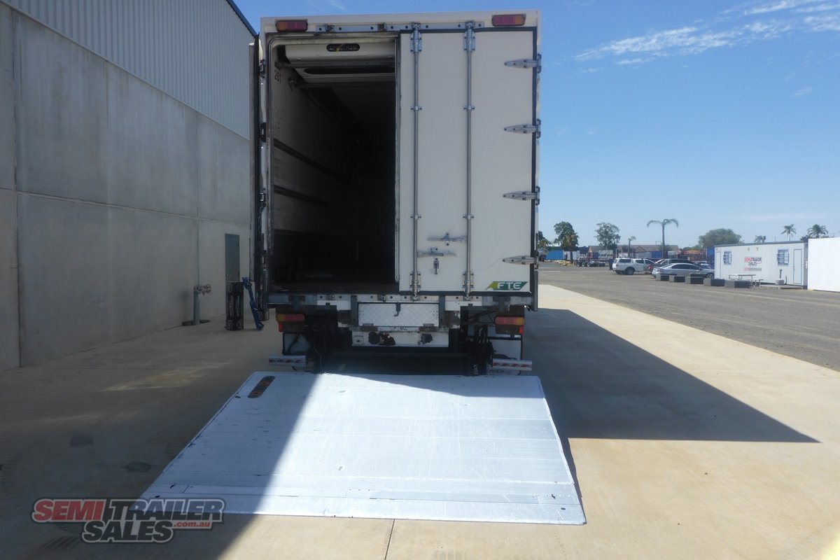 05/ 1998 FTE 22 PALLET REFRIGERATED PANTECH WITH TAILGATE LOADER