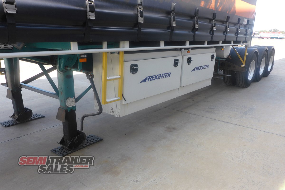 VAWDREY CURTAINSIDER TRAILER