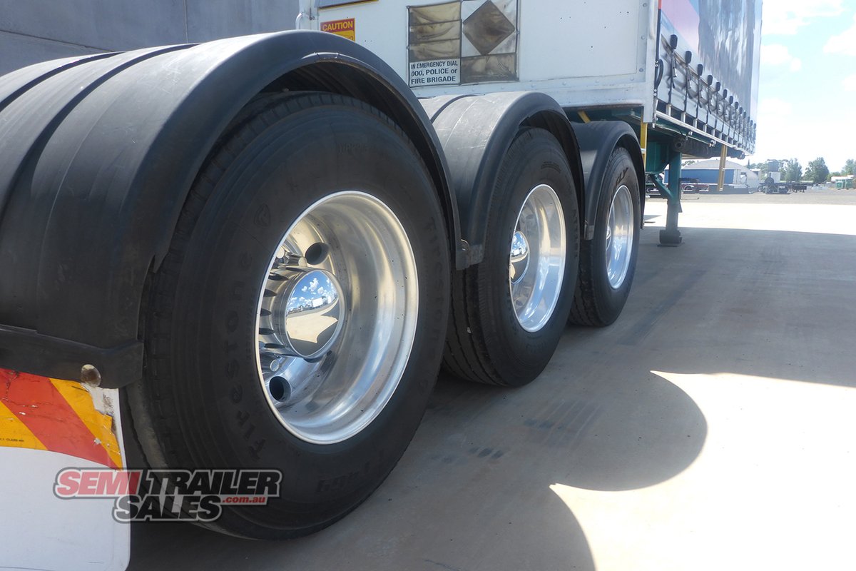 VAWDREY CURTAINSIDER TRAILER