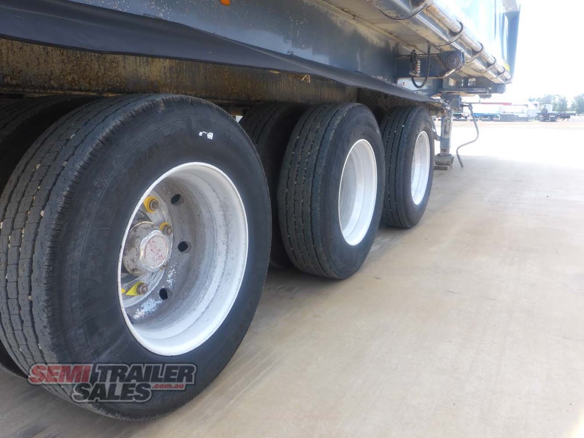 2009 HOWARD PORTER TRI AXLE SIDE TIPPER