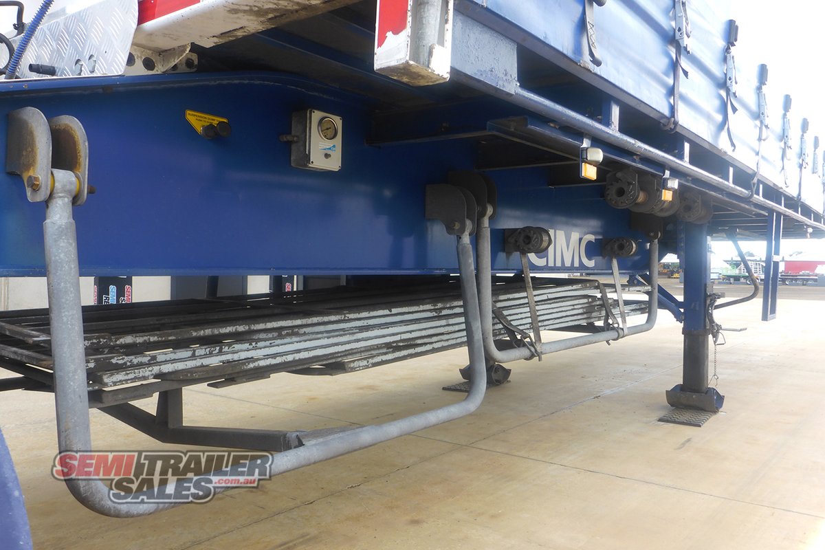 2010 CIMC 12 PALLET CURTAINSIDER A TRAILER