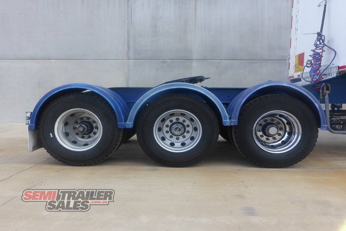 2010 CIMC 12 PALLET CURTAINSIDER A TRAILER