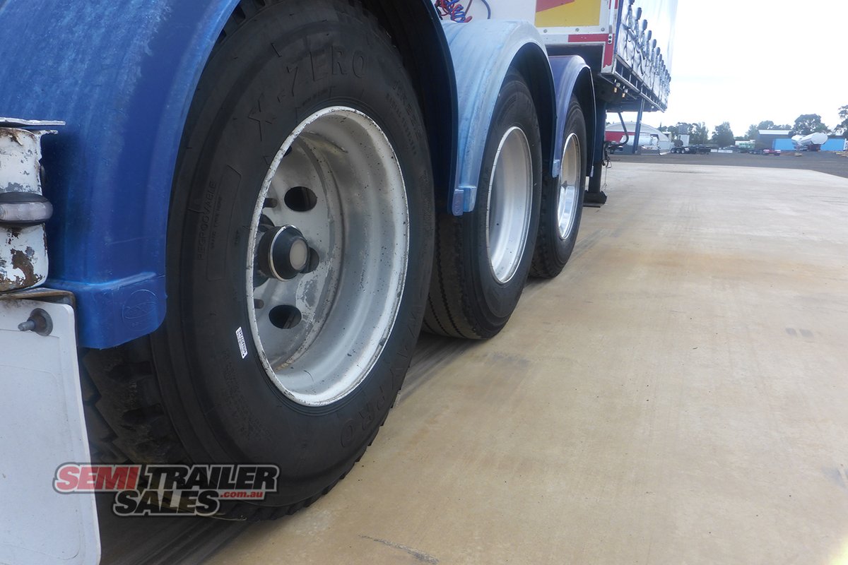 2010 CIMC 12 PALLET CURTAINSIDER A TRAILER