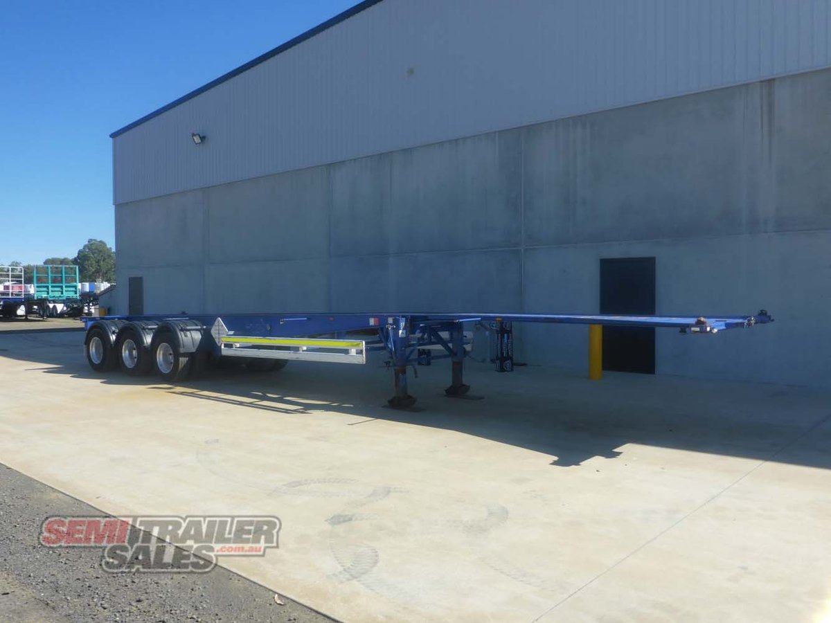 10/2005 BARKER 40FT SKEL TRAILER