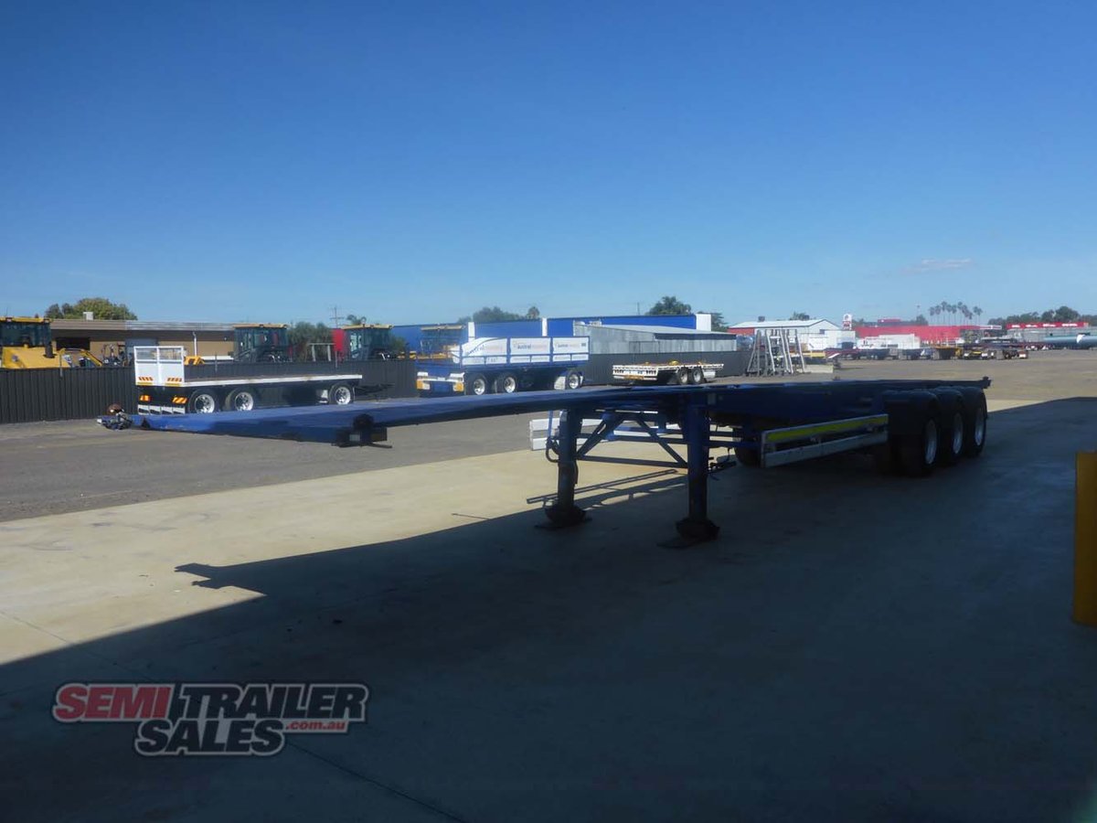 10/2005 BARKER 40FT SKEL TRAILER
