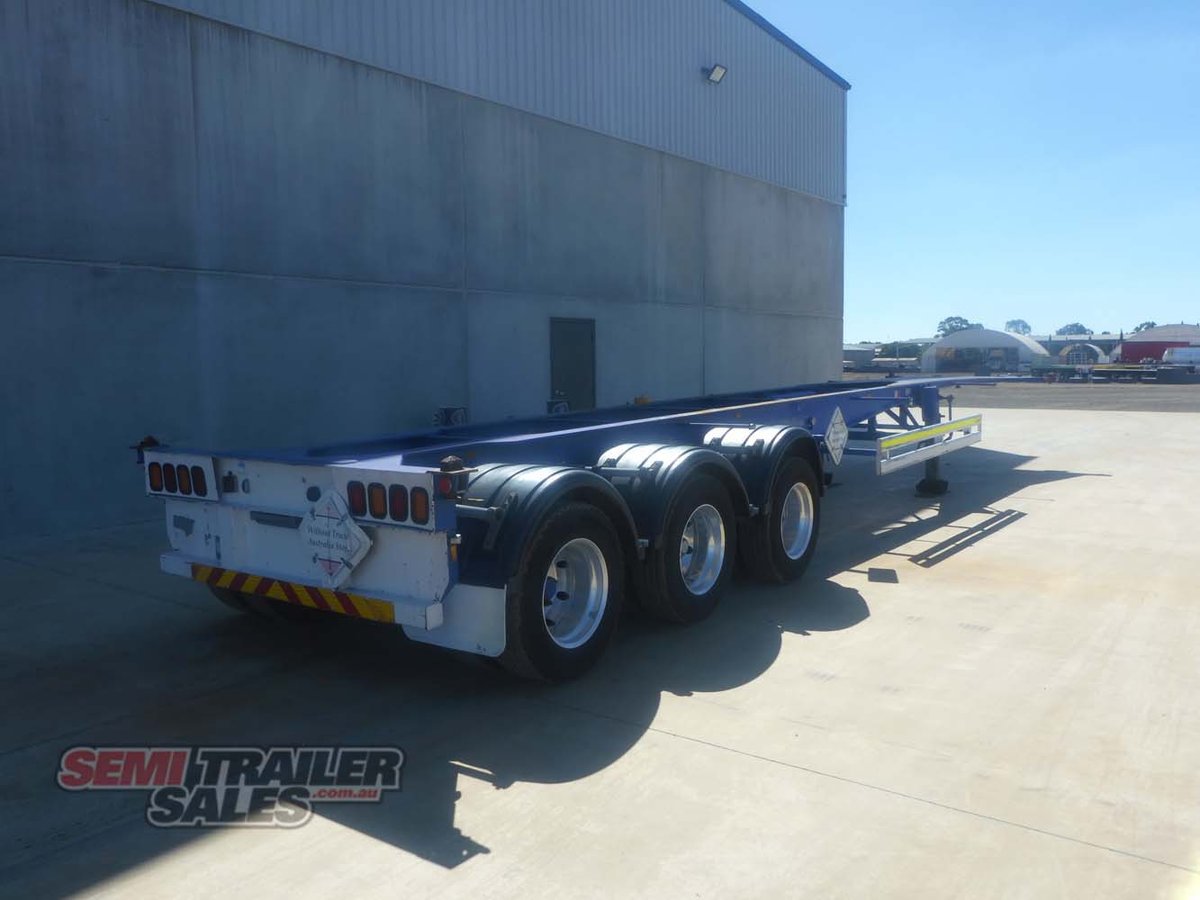 10/2005 BARKER 40FT SKEL TRAILER