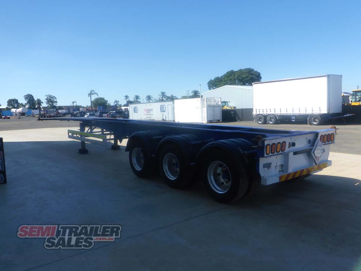 10/2005 BARKER 40FT SKEL TRAILER