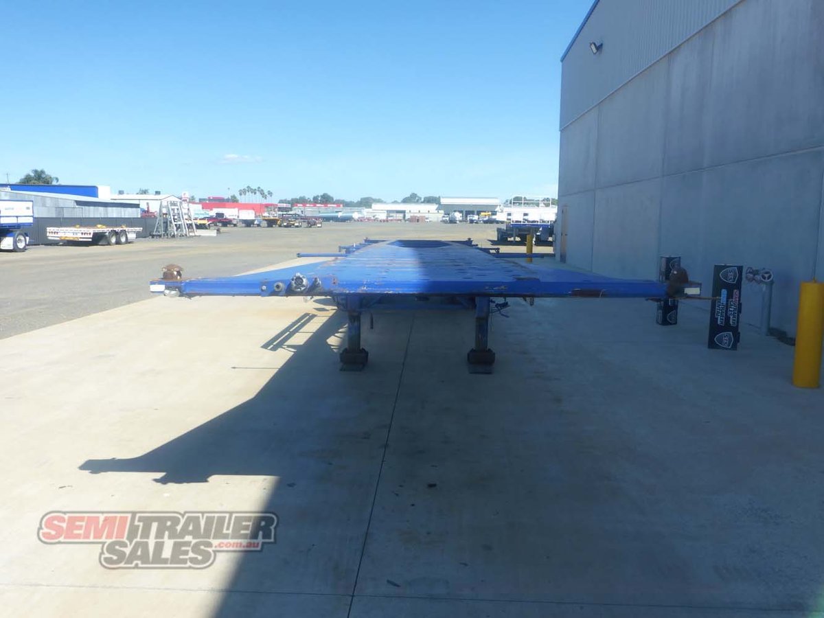 10/2005 BARKER 40FT SKEL TRAILER
