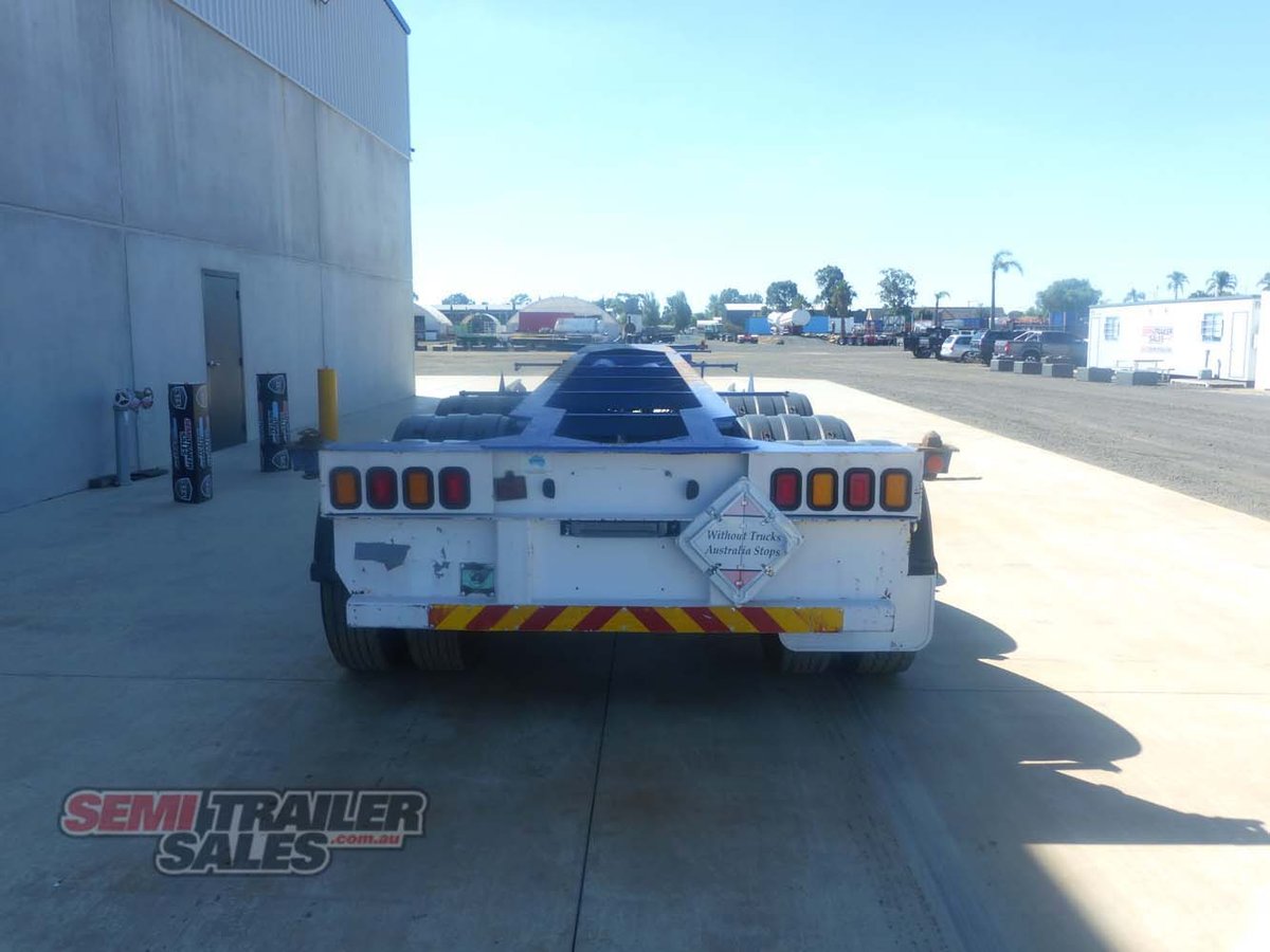 10/2005 BARKER 40FT SKEL TRAILER