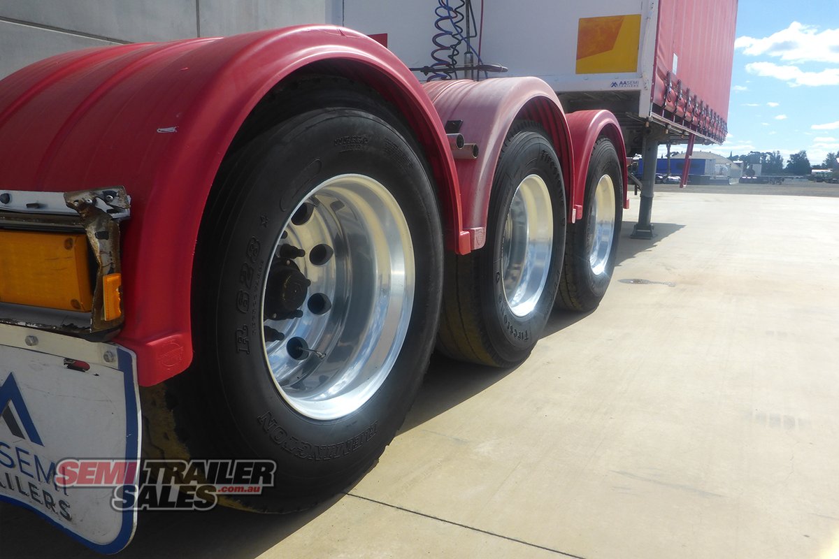 12/2007 CIMC 12 PALLET CURTAINSIDER TRAILER
