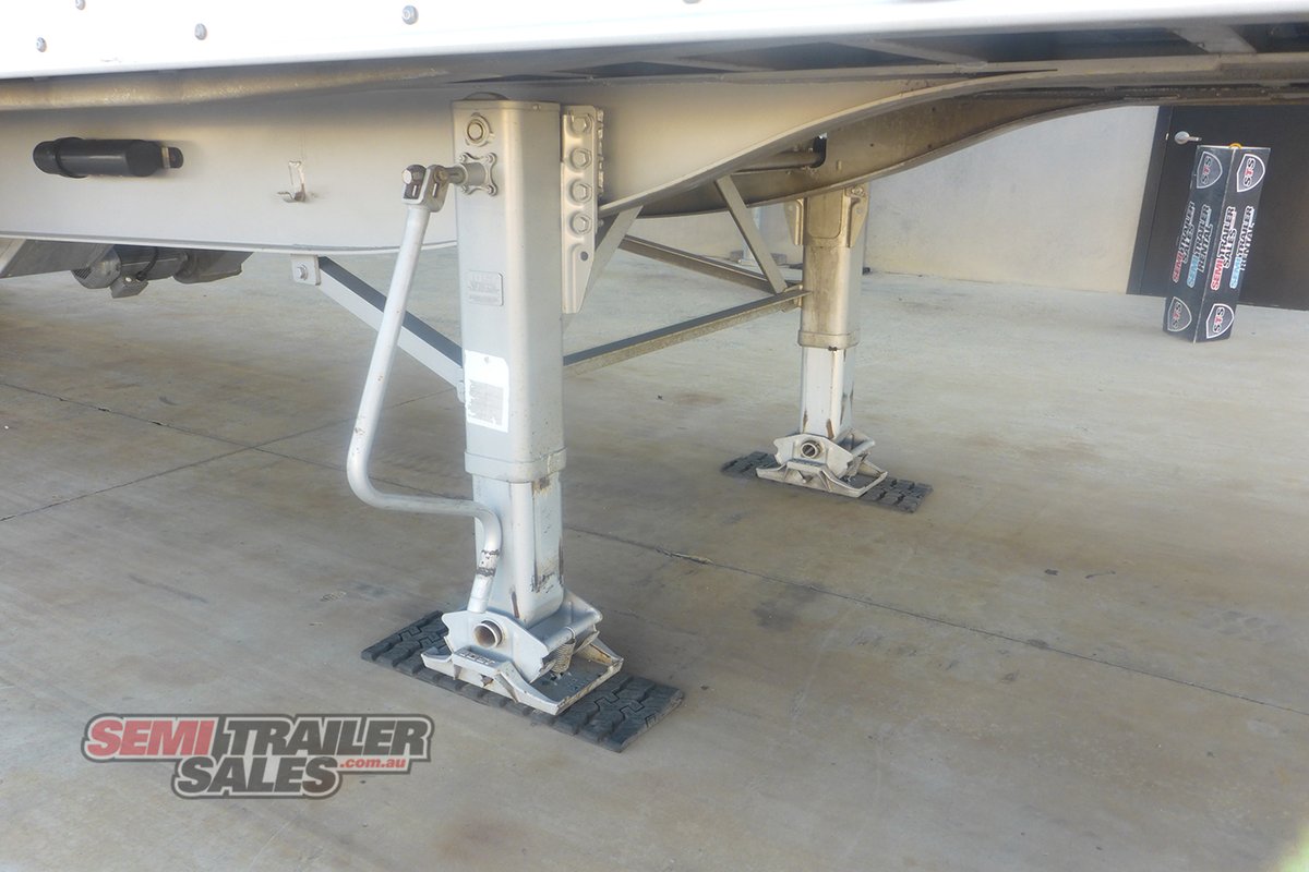 2020 MAXITRANS CHAIN DRIVEN FLOOR 24 PALLET PANTECH TRAILER