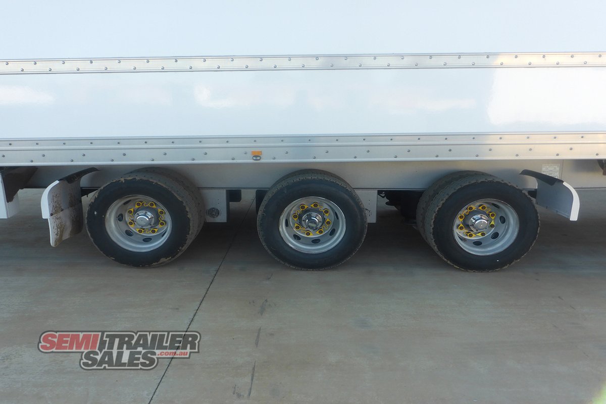 2020 MAXITRANS CHAIN DRIVEN FLOOR 24 PALLET PANTECH TRAILER