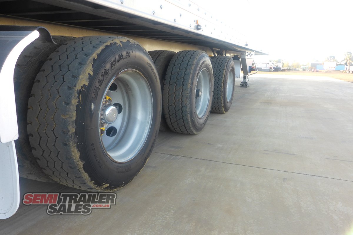 2020 MAXITRANS CHAIN DRIVEN FLOOR 24 PALLET PANTECH TRAILER