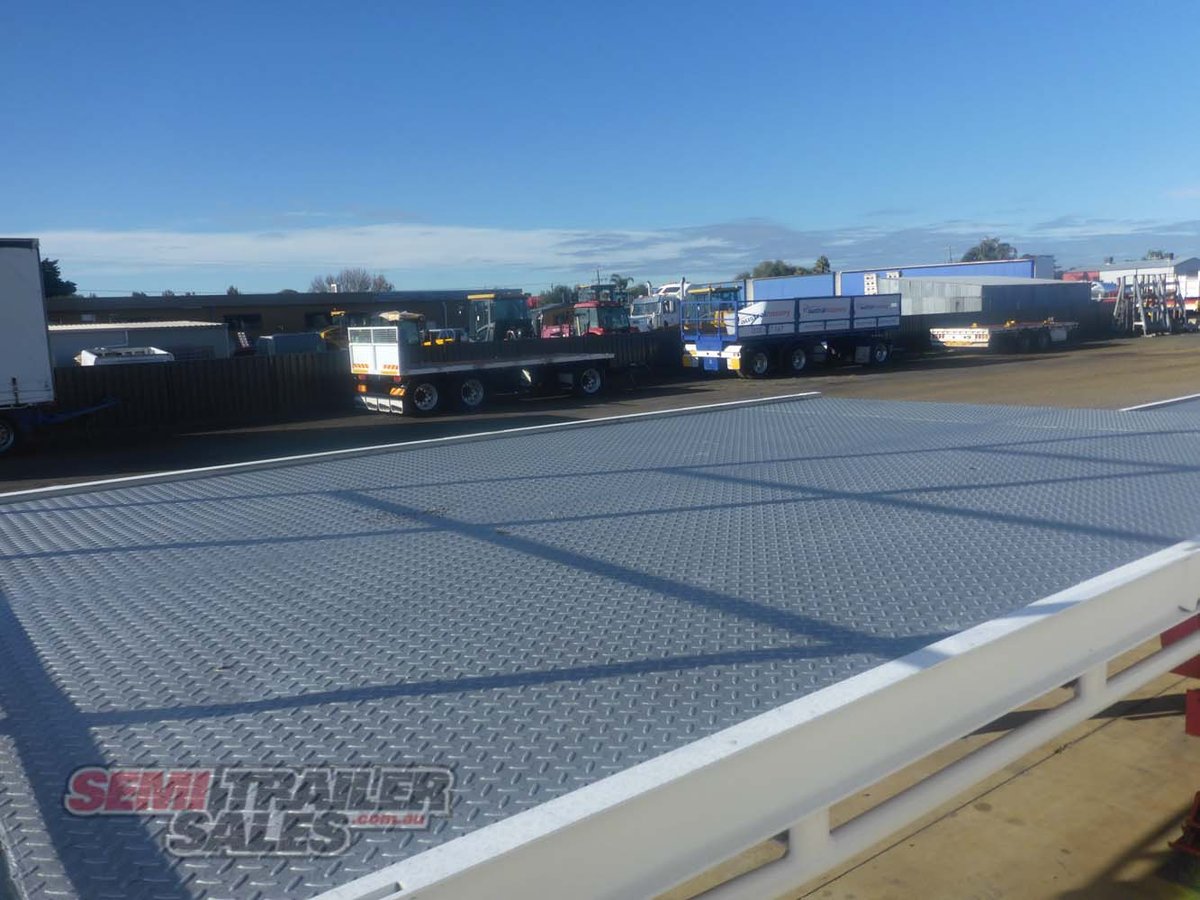 2005 MAXITRANS 22 PALLET DROPDECK TRAILER