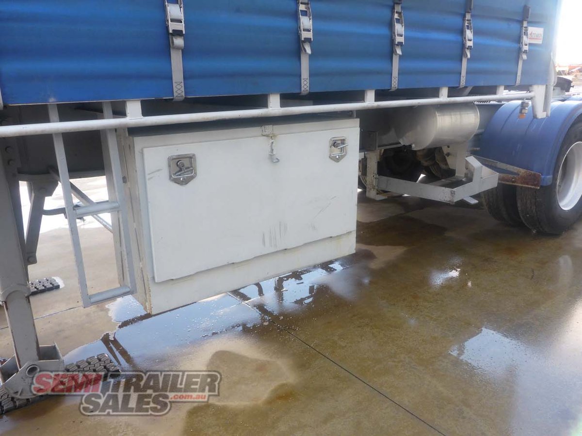 05/2007 KRUEGER 12 PALLET CURTAINSIDER A TRAILER