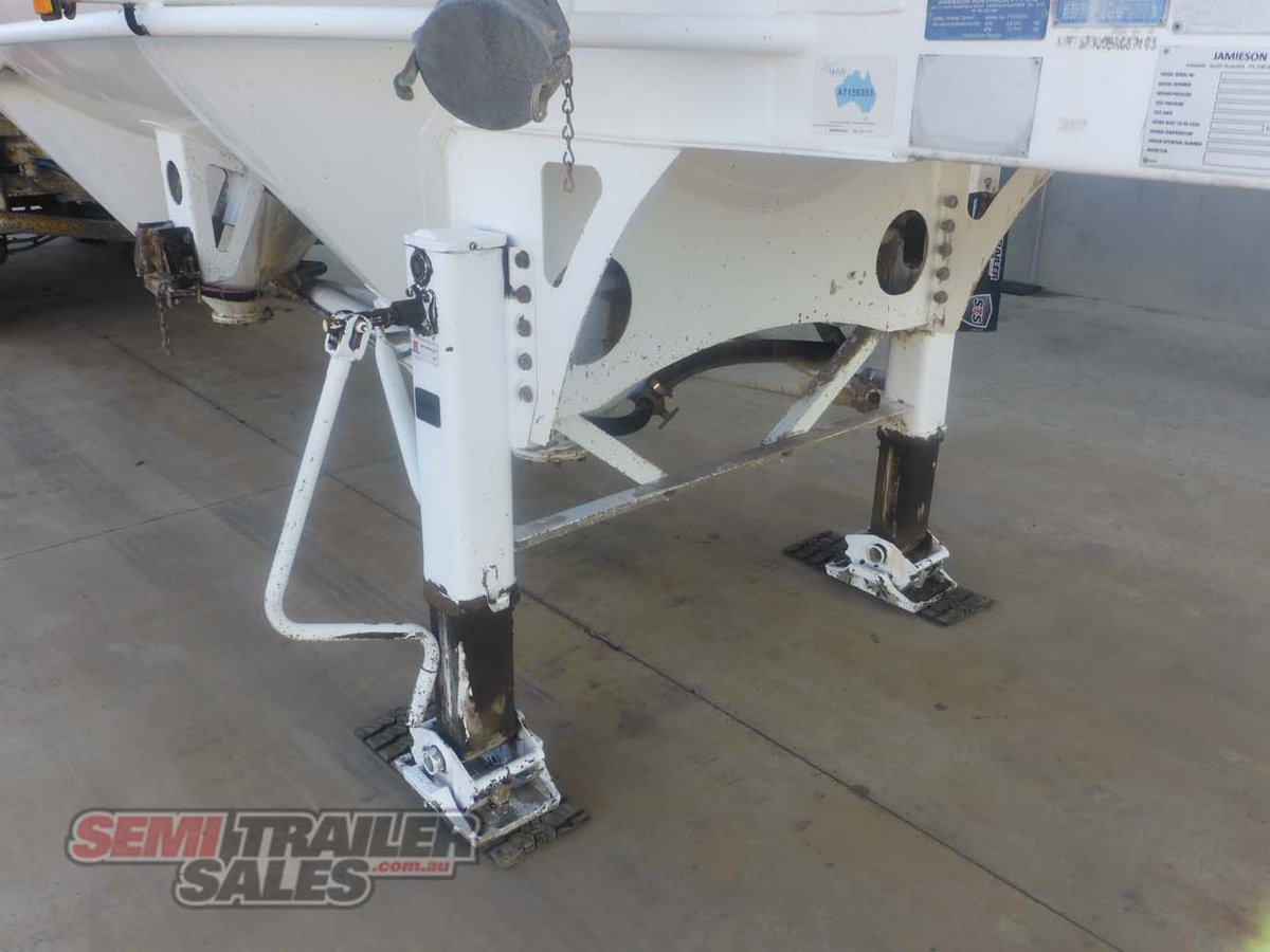 10/2011 BOOMER BULK TANKER TRAILER