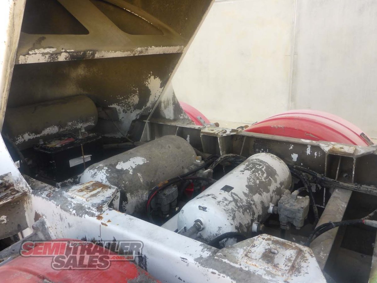 10/2011 BOOMER BULK TANKER TRAILER