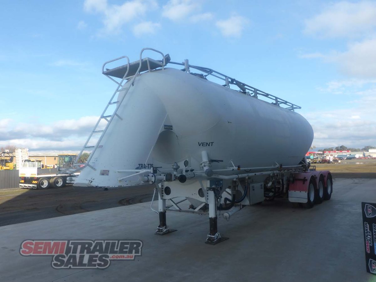 10/2011 BOOMER BULK TANKER TRAILER