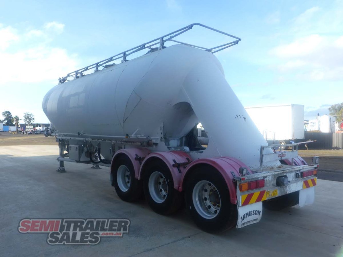 10/2011 BOOMER BULK TANKER TRAILER