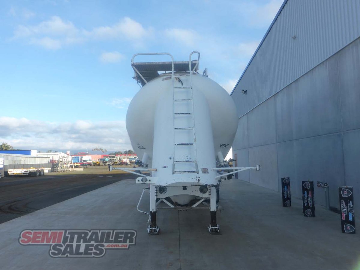 10/2011 BOOMER BULK TANKER TRAILER
