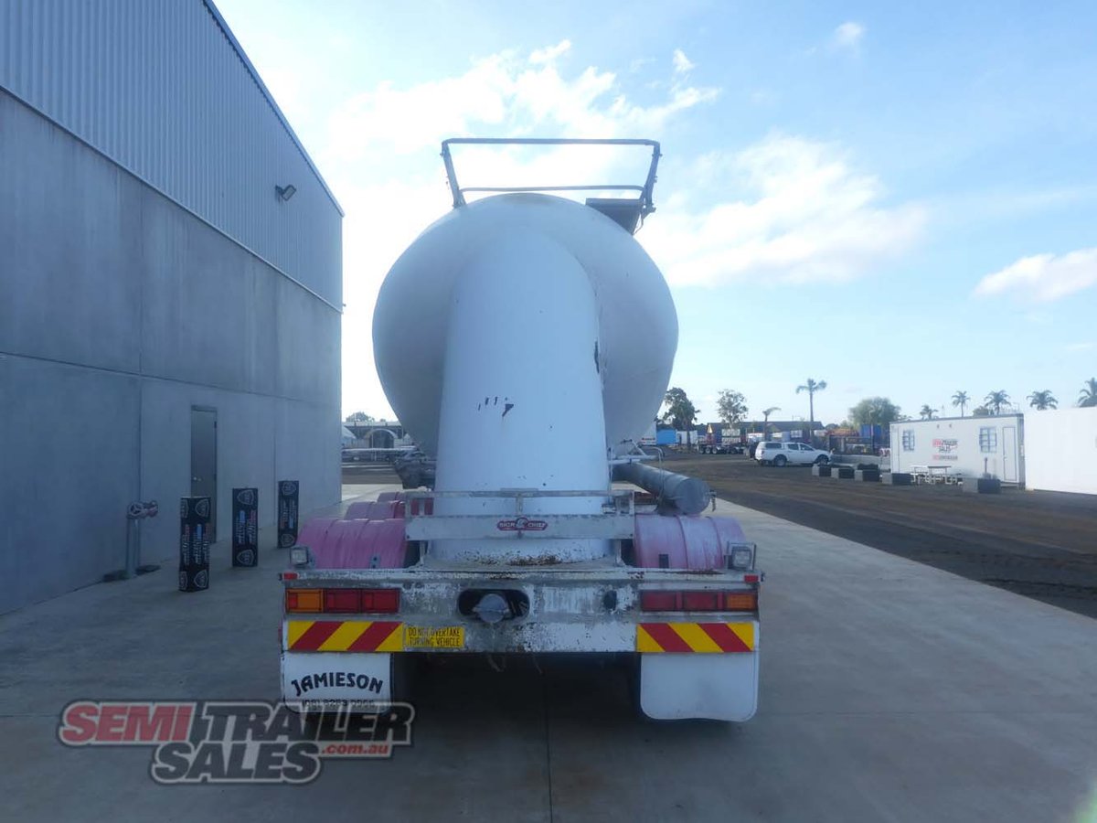 10/2011 BOOMER BULK TANKER TRAILER