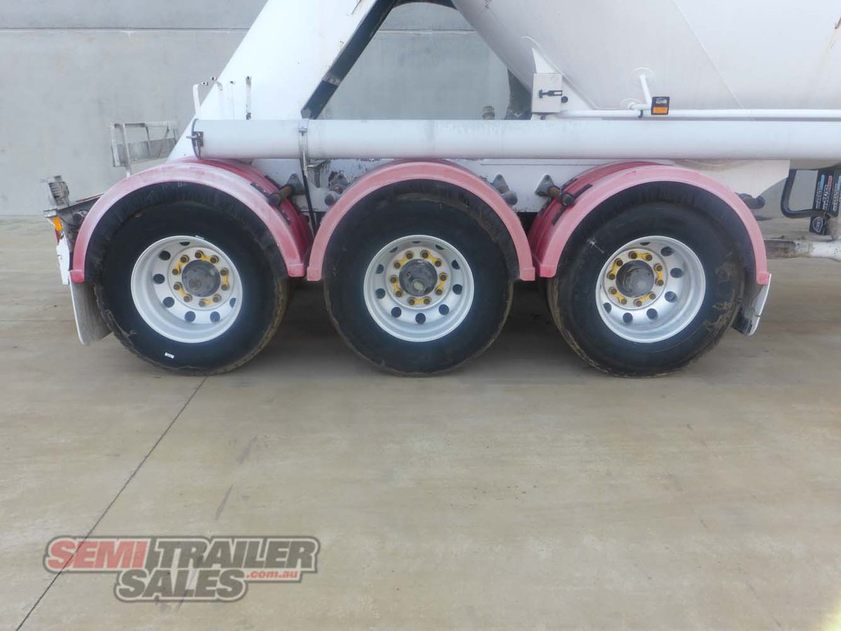 10/2011 BOOMER BULK TANKER TRAILER