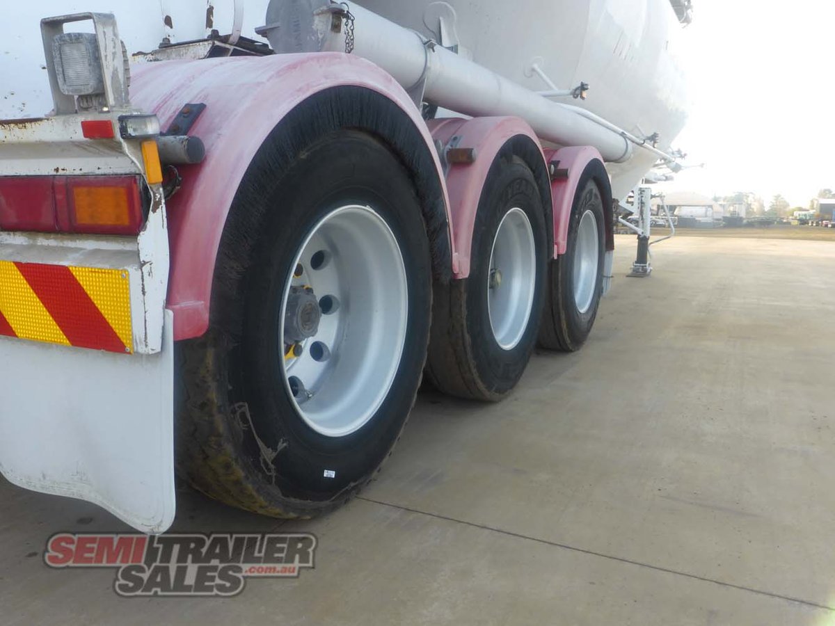 10/2011 BOOMER BULK TANKER TRAILER