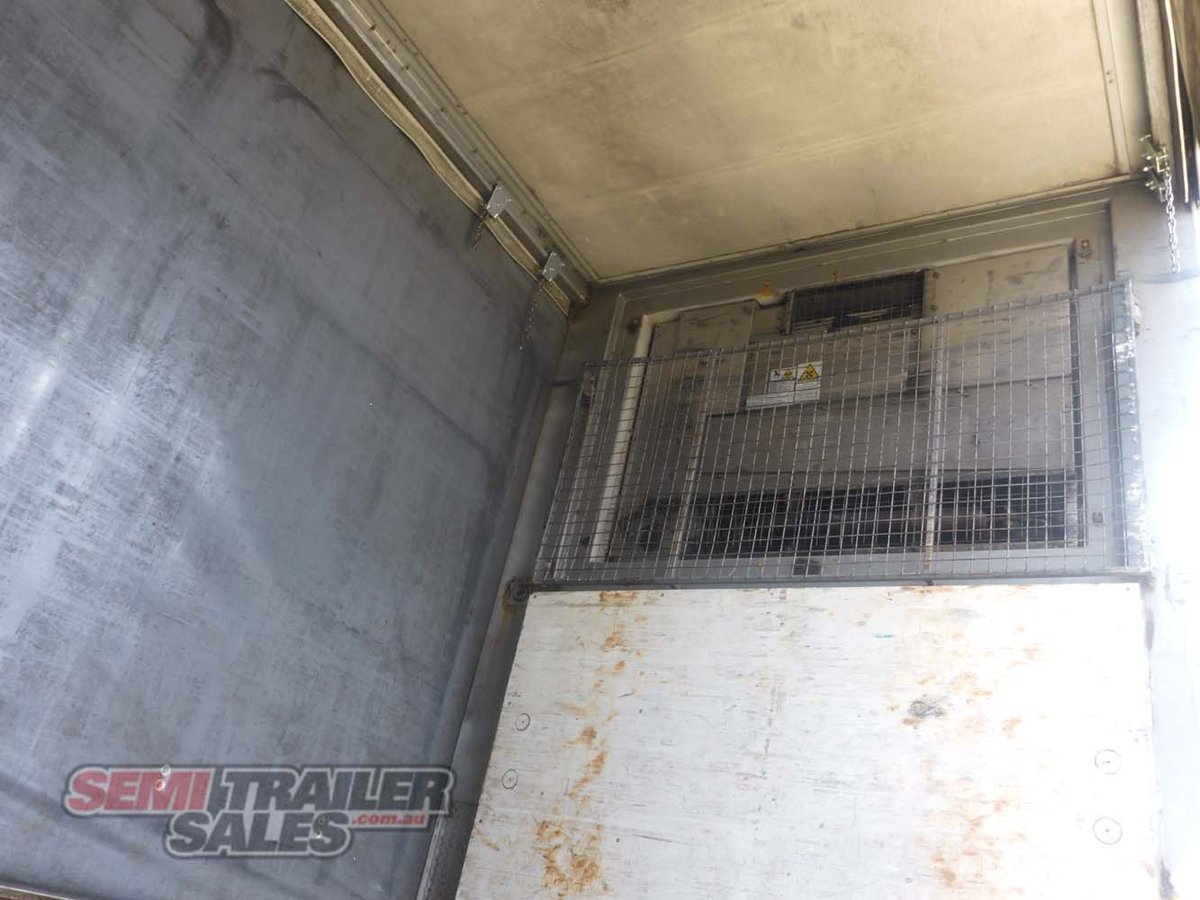 12/2004 VAWDREY 10 PALLET REFRIGERATED CURTAINSIDER A TRAILER