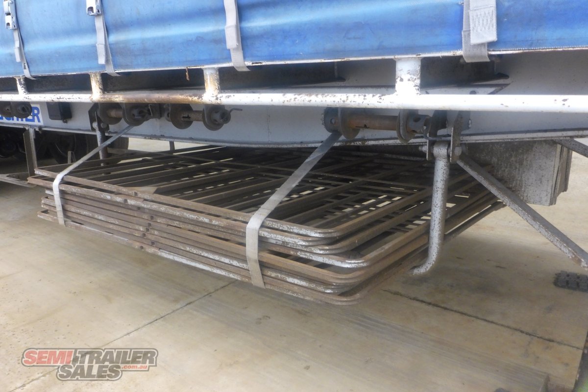 10/1999 FREIGHTER 22 PALLET CURTAINSIDER TRAILER