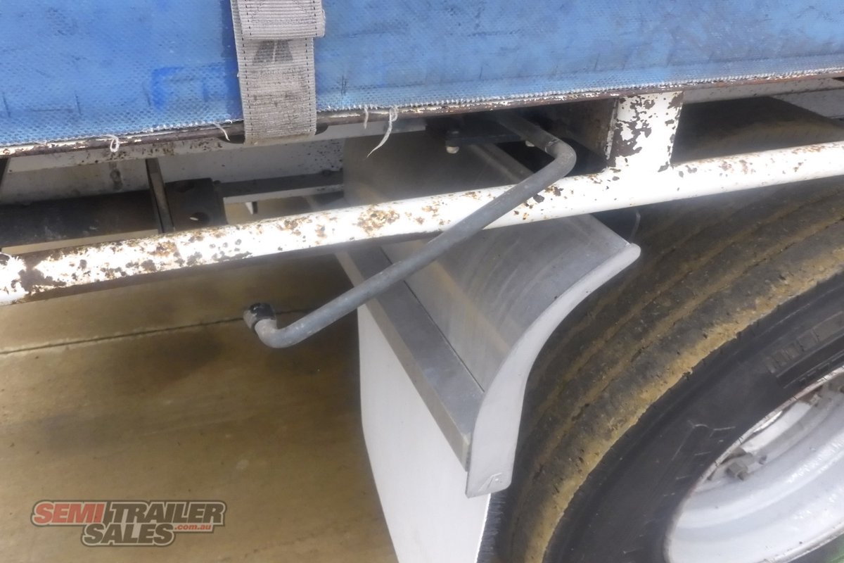 10/1999 FREIGHTER 22 PALLET CURTAINSIDER TRAILER