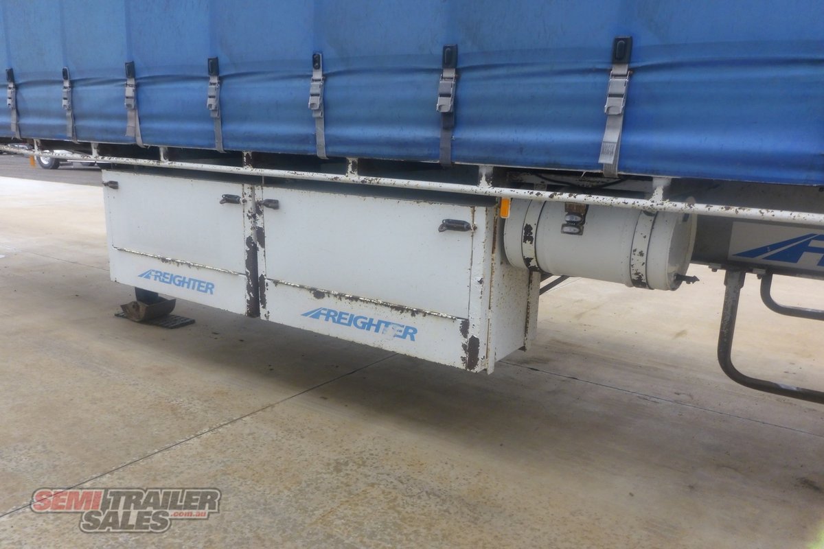 10/1999 FREIGHTER 22 PALLET CURTAINSIDER TRAILER
