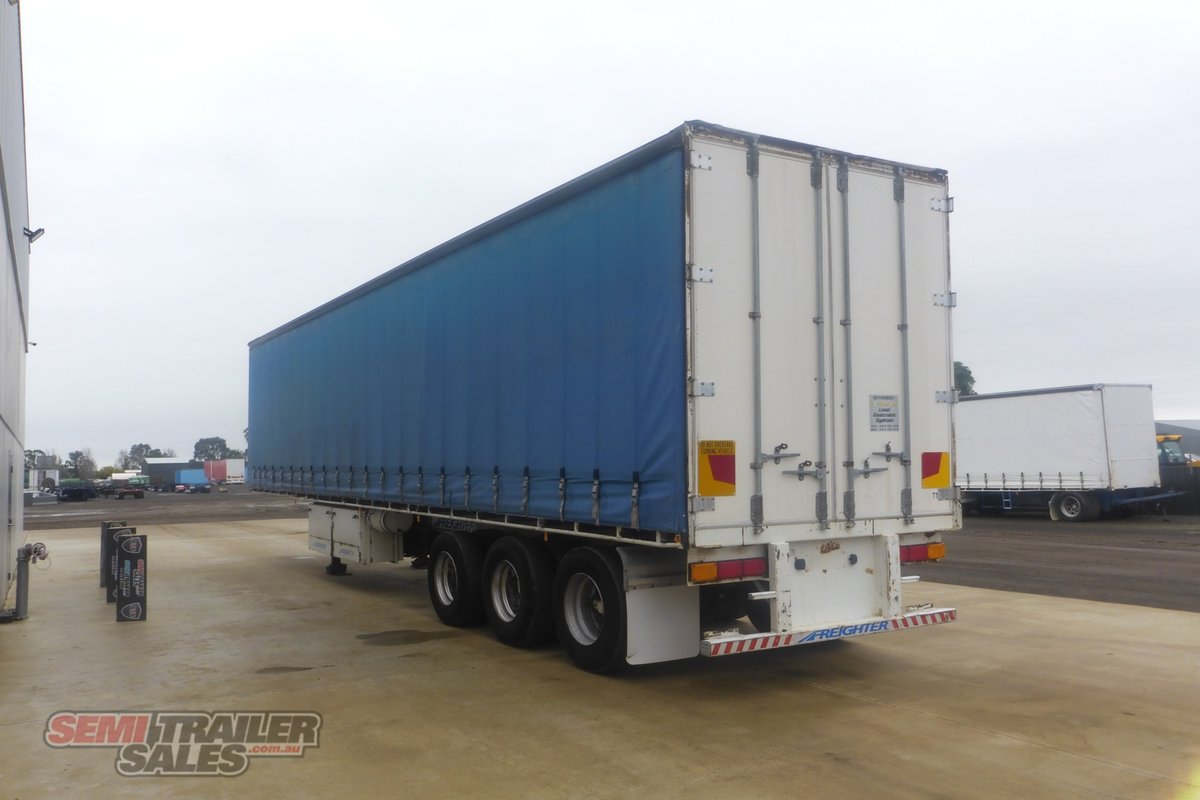 10/1999 FREIGHTER 22 PALLET CURTAINSIDER TRAILER