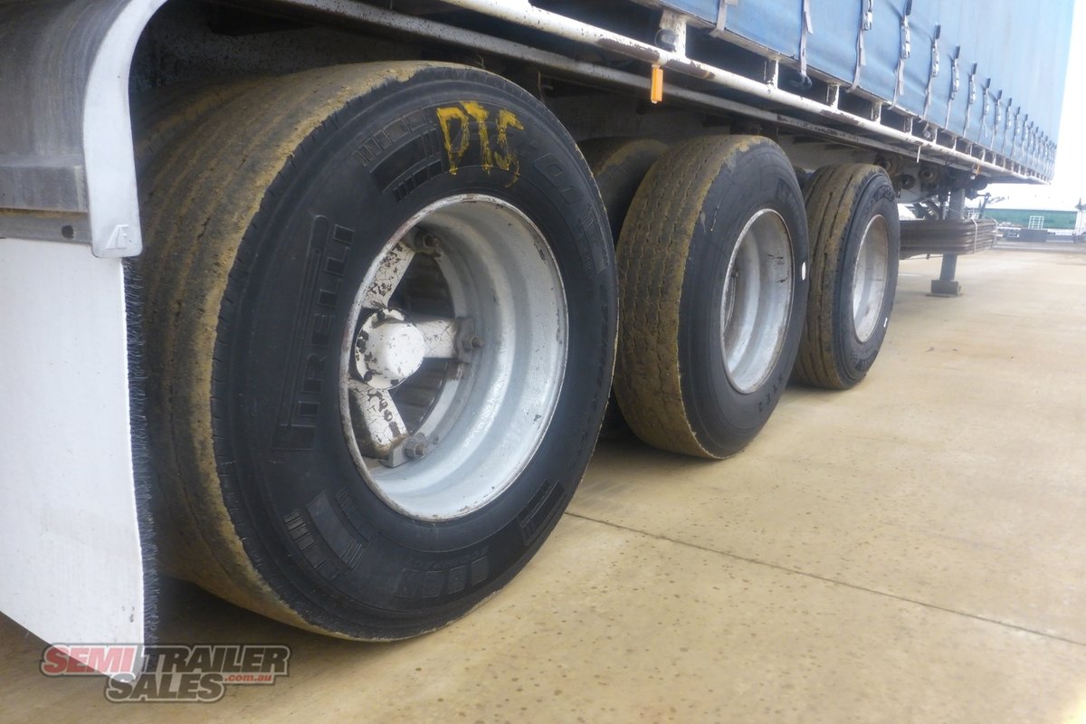 10/1999 FREIGHTER 22 PALLET CURTAINSIDER TRAILER