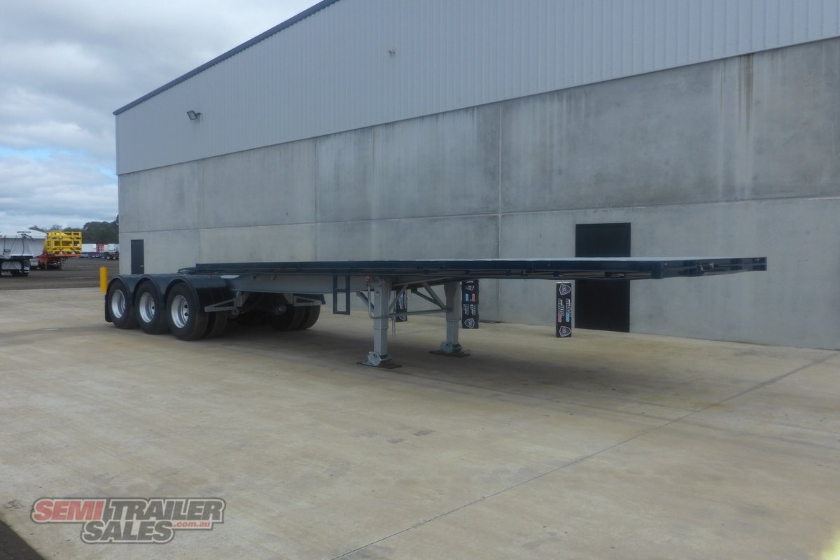 02/2002 MAXITRANS 12 Pallet Flat Top A Trailer with 20FT Container Pins