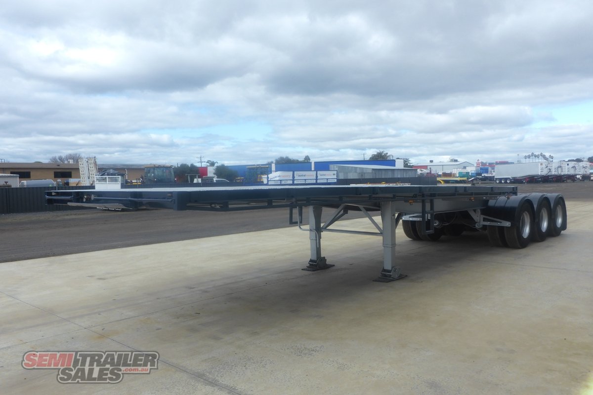 02/2002 MAXITRANS 12 Pallet Flat Top A Trailer with 20FT Container Pins