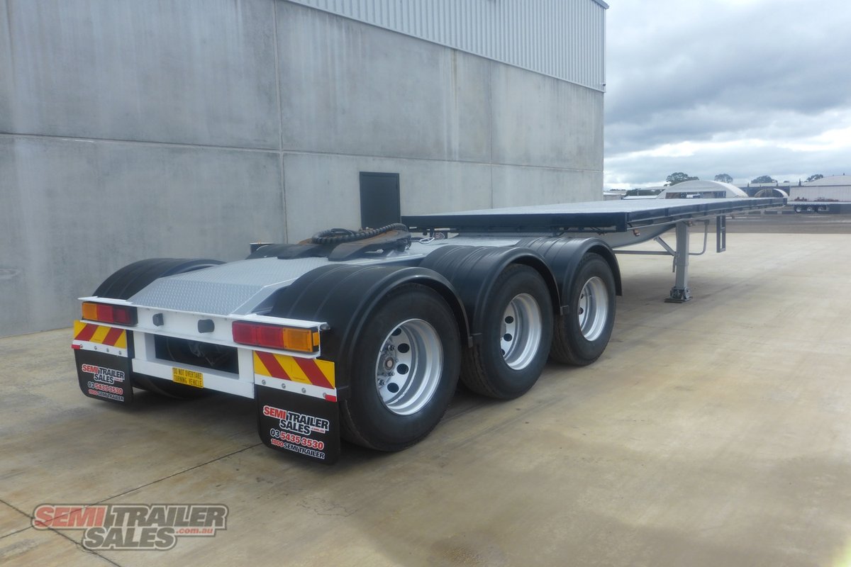 02/2002 MAXITRANS 12 Pallet Flat Top A Trailer with 20FT Container Pins