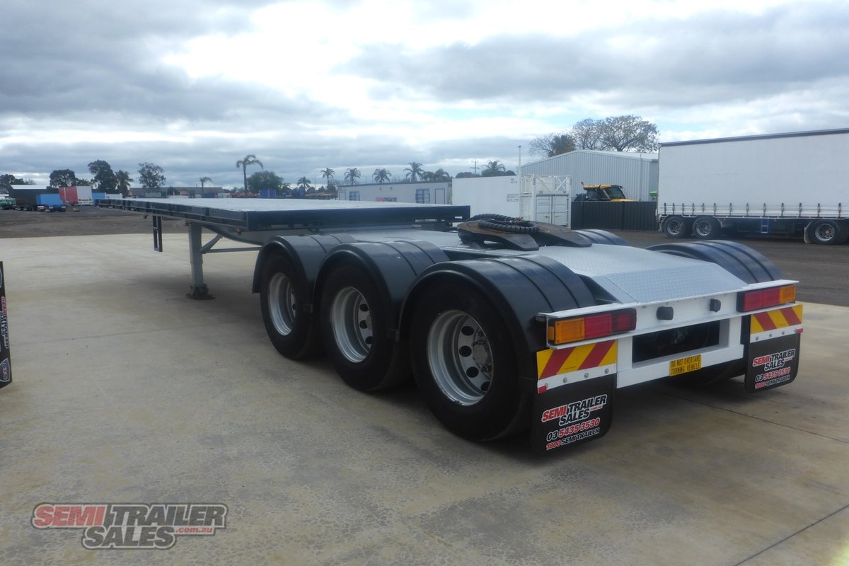 02/2002 MAXITRANS 12 Pallet Flat Top A Trailer with 20FT Container Pins