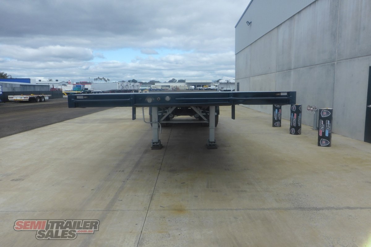 02/2002 MAXITRANS 12 Pallet Flat Top A Trailer with 20FT Container Pins