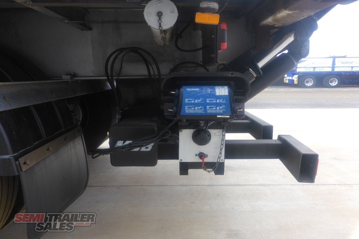 10/2006 VAWDREY 22 PALLET PANTECH WITH REAR TAILGATE