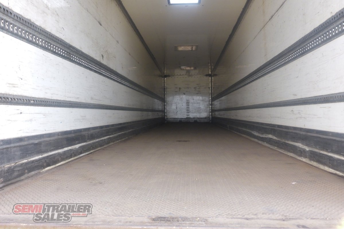 10/2006 VAWDREY 22 PALLET PANTECH WITH REAR TAILGATE