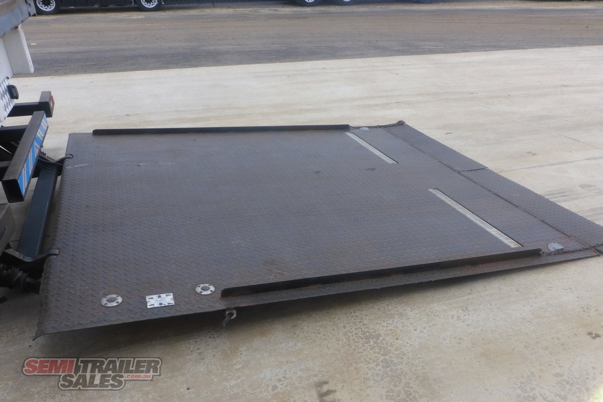 10/2006 VAWDREY 22 PALLET PANTECH WITH REAR TAILGATE