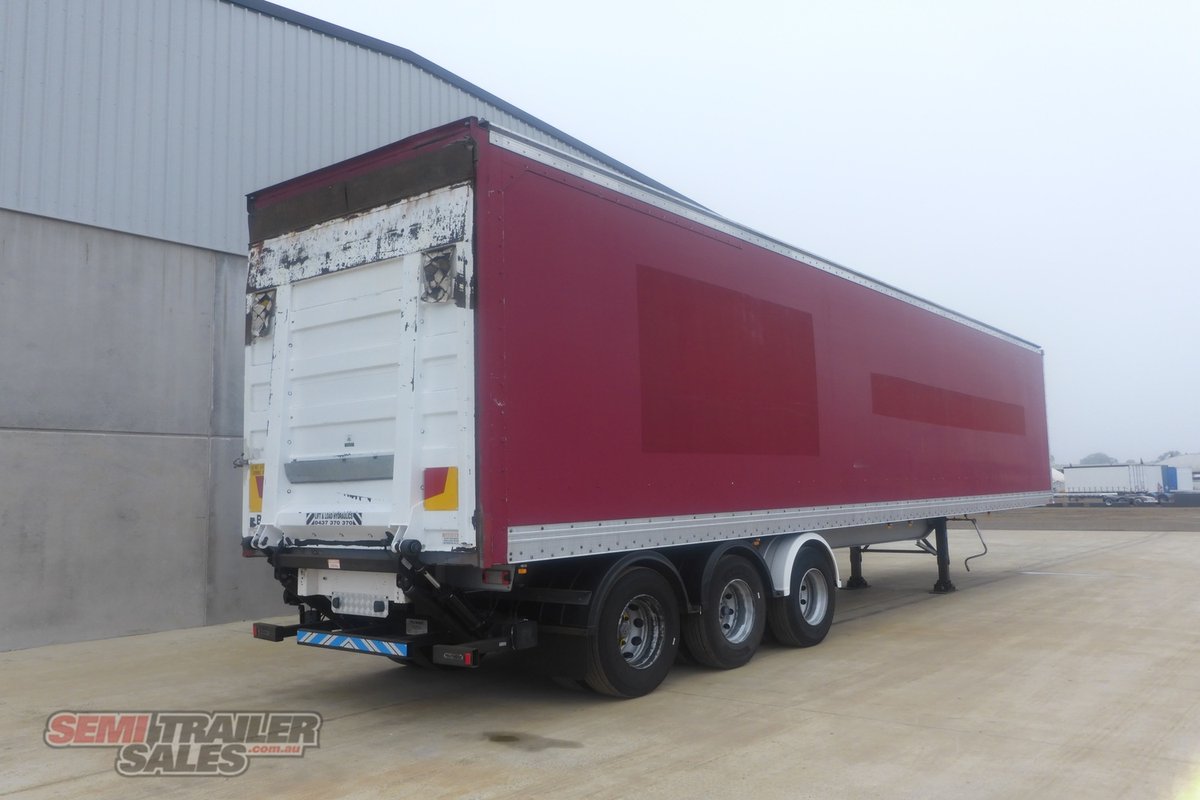 10/2006 VAWDREY 22 PALLET PANTECH WITH REAR TAILGATE