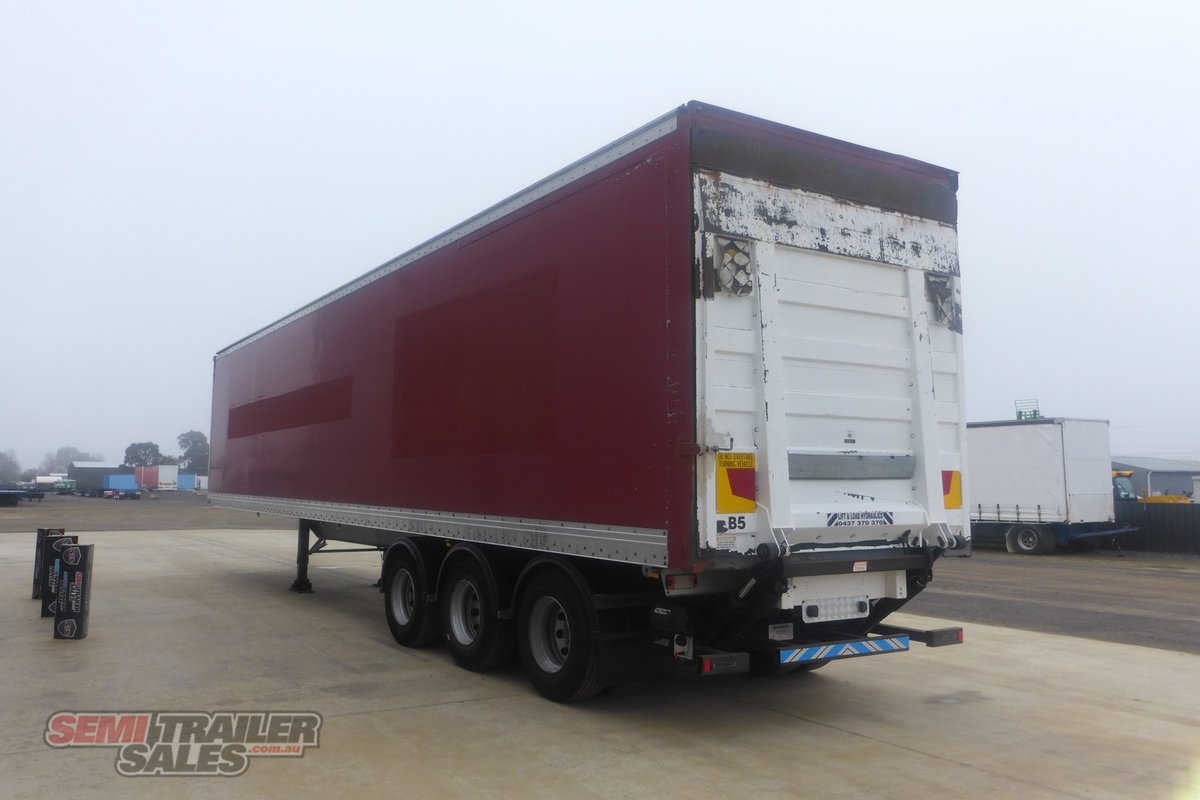 10/2006 VAWDREY 22 PALLET PANTECH WITH REAR TAILGATE